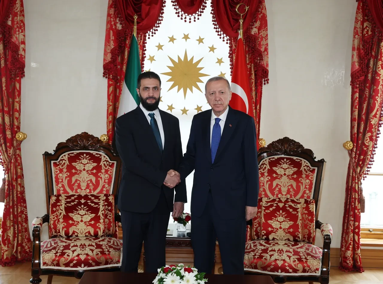 أردوغان يستقبل الرئيس السوري في إسطنبول.. قمة غير معلنة تقلب موازين المشهد الإقليمي!