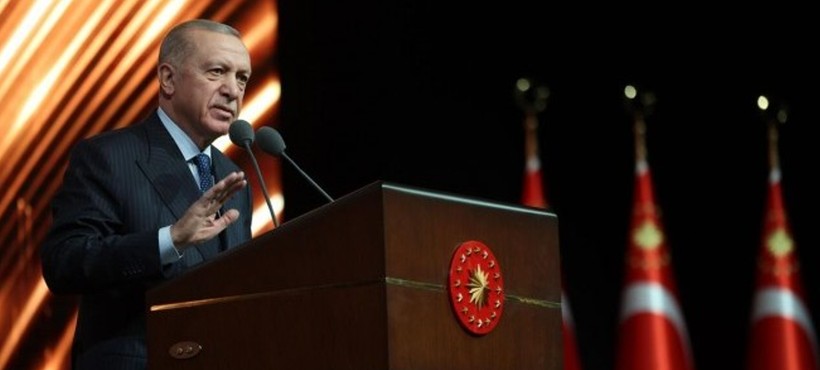 الليرة التركية تنهار بعد الهجوم الإسرائيلي على إيران.. الذهب والدولار إلى أين؟