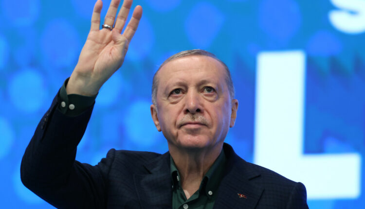 خطاب تاريخي من أردوغان حول الأخوّة التركية الكردية.. الحضور يقفون ويصفقون طويلاً