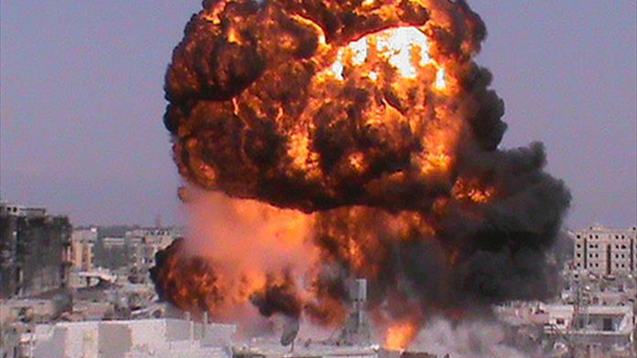 انفجار عنيف يهزّ مقراً عسكرياً في حلب السورية