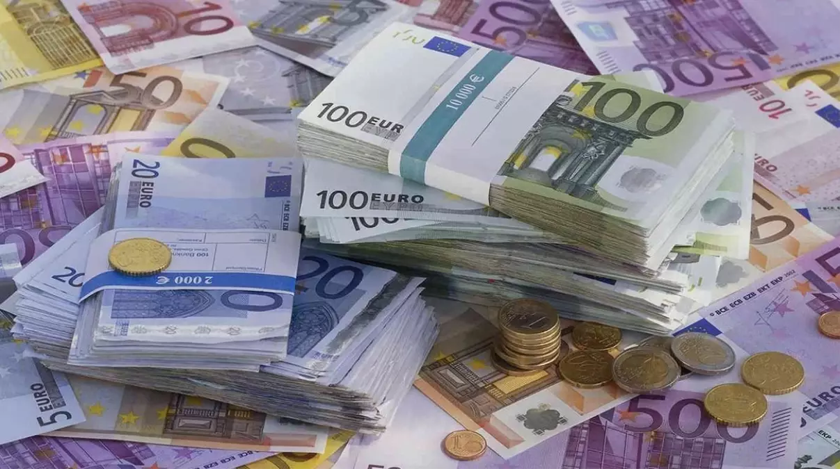 أسعار الدولار واليورو والسترليني مقابل الليرة التركية اليوم الأربعاء.. 9 تموز 2025