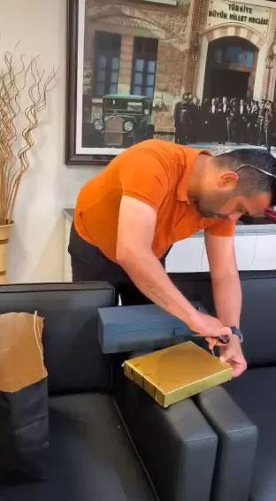 علبة بقلاوة تفضح أكبر قضية رشوة في بلدية تركية: 110 آلاف يورو داخل مكتب المسؤول!