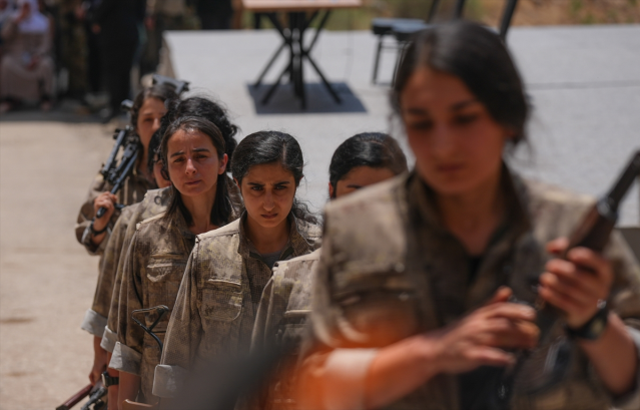 بداية نهاية الإرهاب؟ الكشف عن هوية عناصر PKK الذين أحرقوا أسلحتهم بمراسم علنية في السليمانية!
