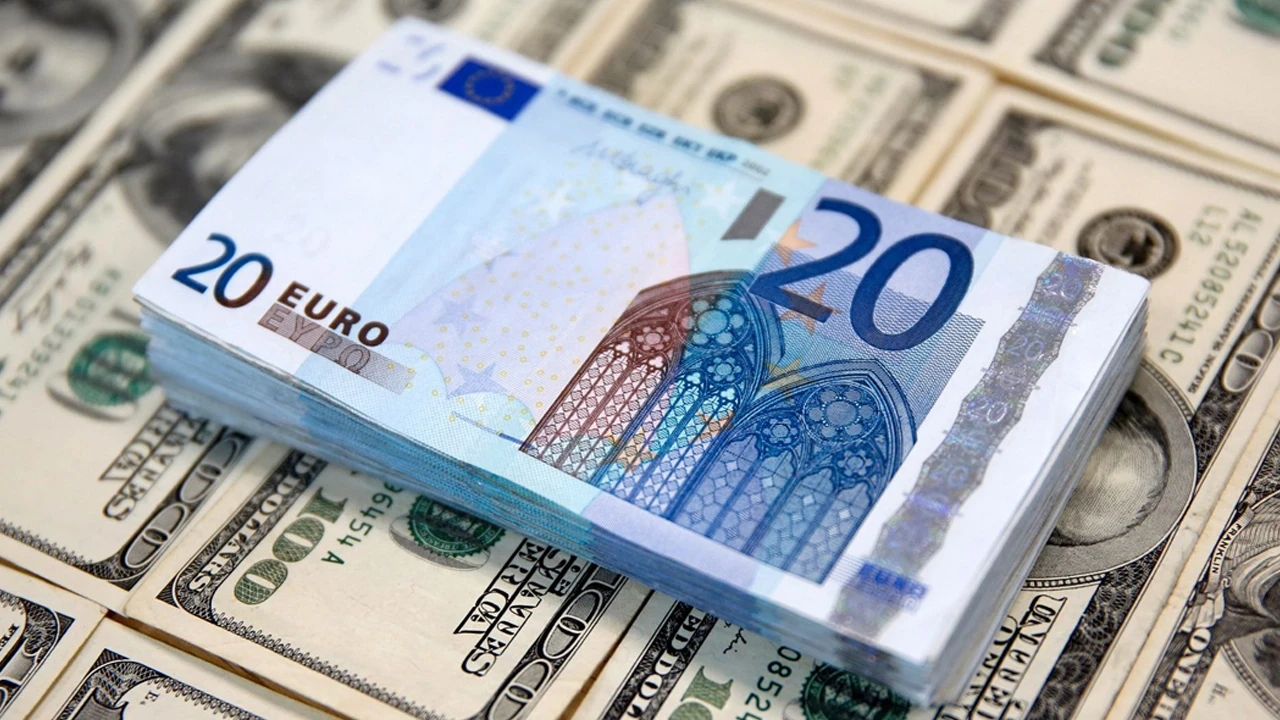 سعر اليورو والدولار مقابل الليرة التركية ليوم الجمعة 18 تموز 2025