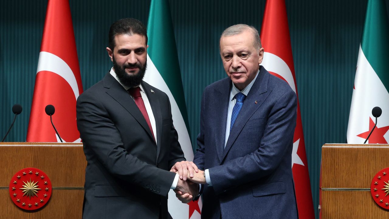 الرئيس أردوغان يجري اتصالًا هاتفياً مع الرئيس السوري أحمد الشرع