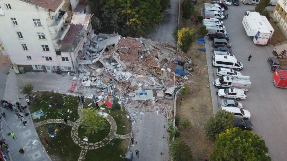 شاهد الأضرار التي تسبب بها زلزال تركيا في الأمس في مدينة باليكسير زلزال تركيا