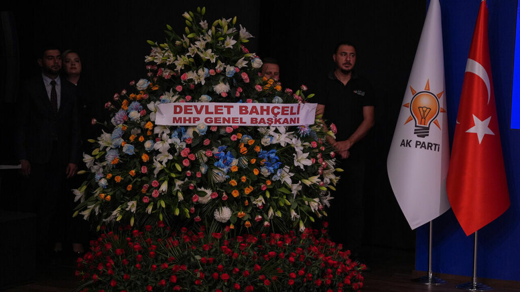 أردوغان في ذكرى تأسيس حزب العدالة والتنمية: “سنجعل أوزغور أوزال ينزعج أكثر” وانضمامات جديدة للحزب أردوغان في ذكرى تأسيس حزب العدالة والتنمية: “سنجعل أوزغور أوزال ينزعج أكثر” وانضمامات جديدة للحزب