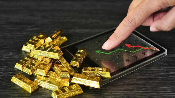 "ستنكسر كل القواعد التقليدية للذهب".. خبير اقتصادي يوجه نصائح حاسمة لمشتري الذهب