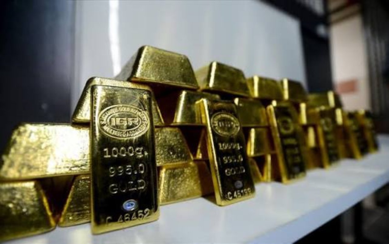 خبير اقتصادي يحدد مستوى حاسم للذهب.. ماذا يحدث إذا تجاوز 4400 دولار؟