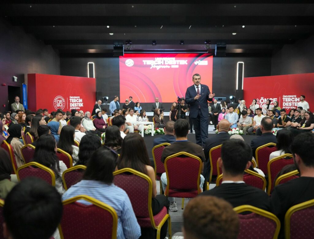 هل سيتغير نظام امتحان YKS في تركيا؟ وزير التعليم يحسم الجدل