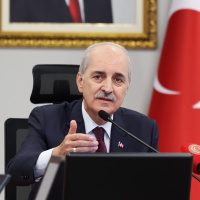 الصين تدين تقديم رئيسة وزراء اليابان تاكايتشي ساناي قرابين لضريح ياسوكوني المثير للجدل وزيارة وزراء حكومتها له