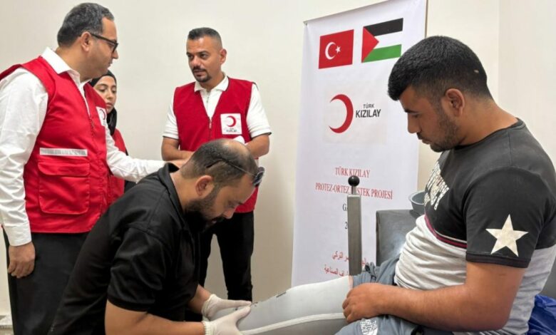 الهلال الأحمر التركي يطلق مشروعاً لتوفير الأطراف الصناعية في غزة