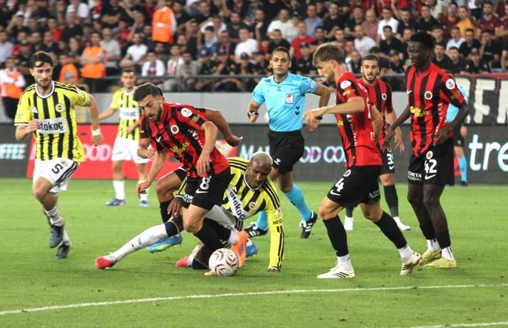 غنجلر بيرليغي يهزم فنربخشة 2-1 في افتتاح الدوري التركي