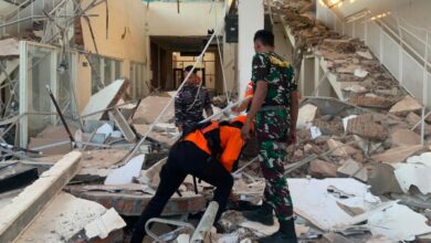 زلزال إندونيسيا 7.7 يرفع حصيلة الضحايا إلى 53 قتيلاً