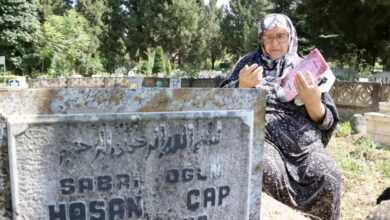 أم تركية تعيش ذكرى زلزال مرمرة كل عام وكأنه اليوم