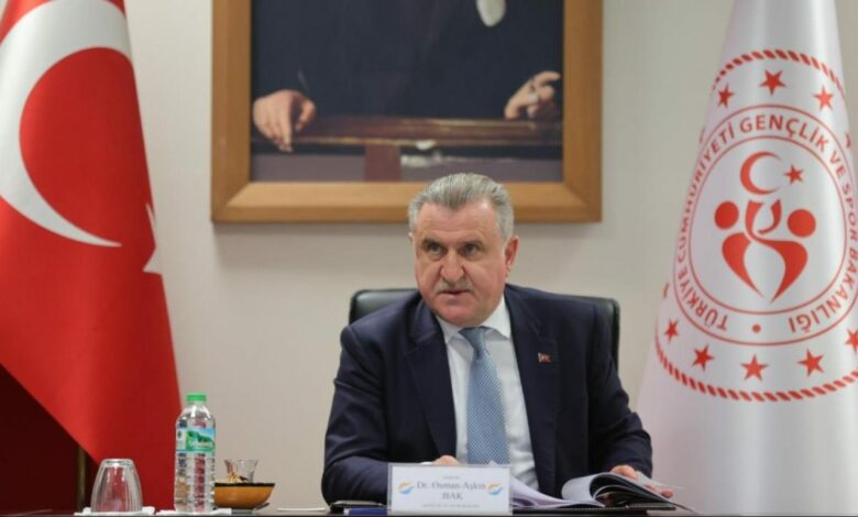 بكر: إجبار طفل على خلع قميص فريقه في ملعب أنقرة "تصرف غير مقبول" ونداء للالتزام بروح الرياضة