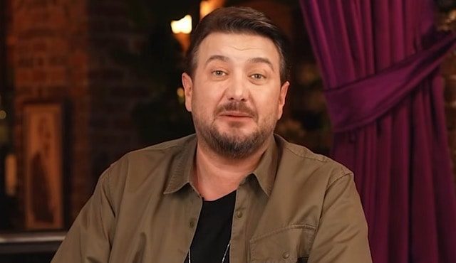 أونور بيوك توبجو يشارك لحظات مؤثرة مع والدته ويخطف الأنظار بتصريح جريء