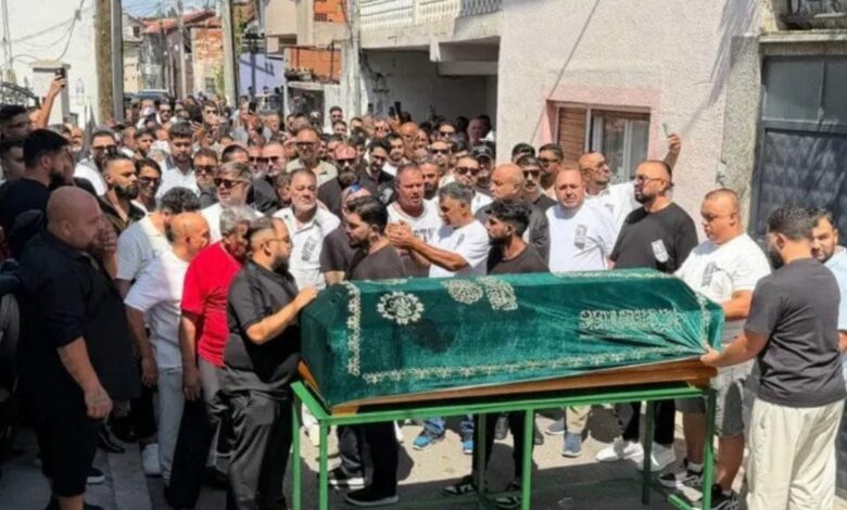 **وفاة الفنانة جانسيفر في مقدونيا الشمالية.. وداع مؤثر في مسقط رأسها بعد صراع مع اللوكيميا**