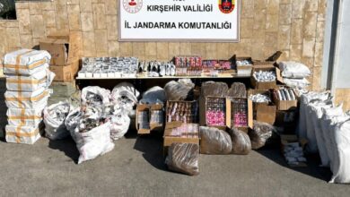 عاجل: ضبط 5023 منتجًا مهربًا ونصف طن من الشاي والتبغ في كيرشهير التركية وتوقيف مشتبه به