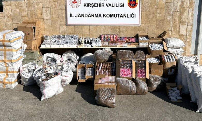 عاجل: ضبط 5023 منتجًا مهربًا ونصف طن من الشاي والتبغ في كيرشهير التركية وتوقيف مشتبه به