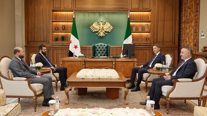 سوريا. الشرع وبيرقدار يبحثان تعزيز الشراكة السورية التركية في قطاع الطاقة