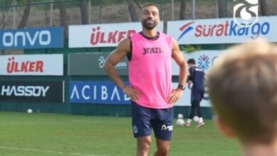 مشجع بريطاني يبلغ من العمر 8 أعوام يحقق حلمه بلقاء محمد صلاح في طرابزون سبور