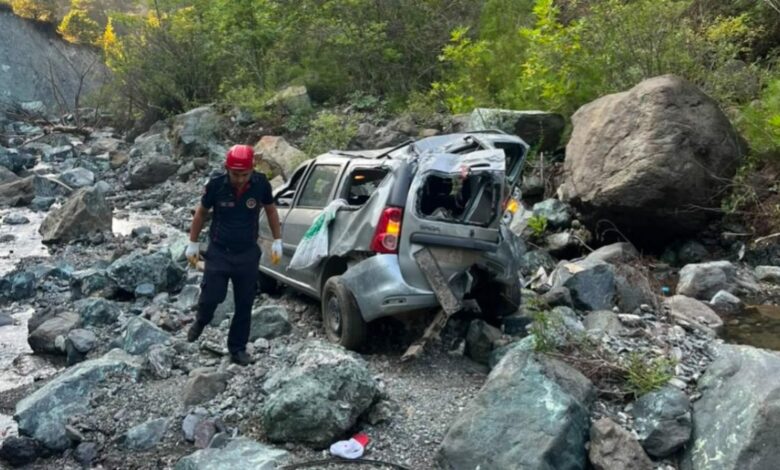 انقلاب سيارة في وادٍ عميق بتركيا يودي بحياة شخص ويصيب آخر بجروح خطيرة