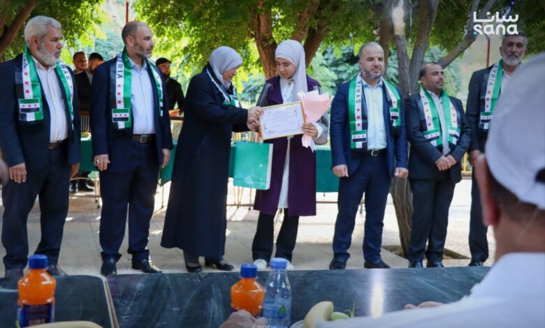 الرستن تكرم 28 طالباً وطالبة من المتفوقين في الشهادتين الأساسية والثانوية