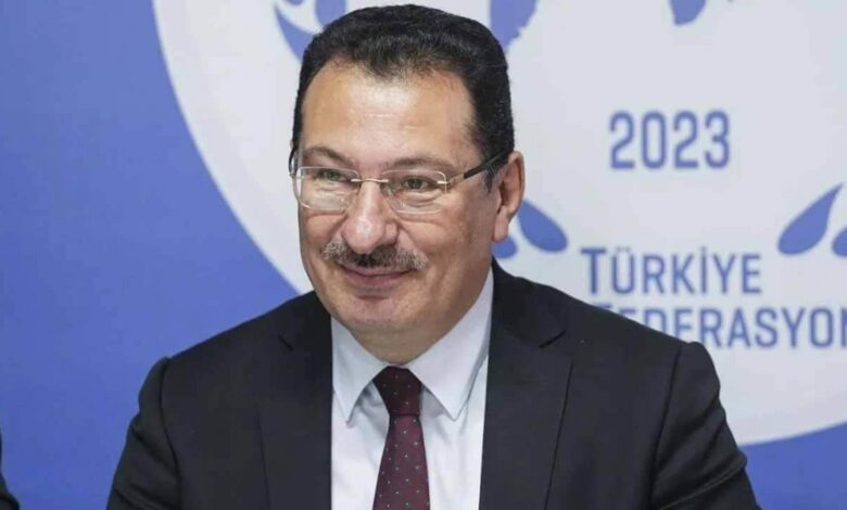 علي إحسان يافوز نائب رئيس حزب العدالة والتنمية يجري عملية ناجحة لعلاج الانزلاق الغضروفي