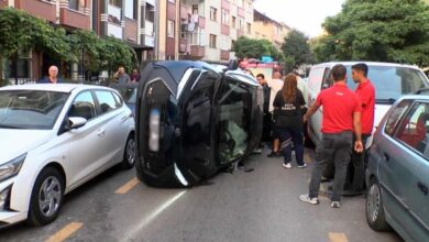 إسطنبول.. انقلاب سيارة بعد اصطدامها بمركبات متوقفة في أومرانية