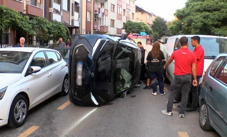 إسطنبول.. انقلاب سيارة بعد اصطدامها بمركبات متوقفة في أومرانية