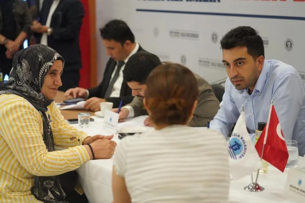 عاجل | عمدة توزلا إرين علي بينغول يستمع لسكان المنطقة في لقاء شعبي استمر خمس ساعات ونصف