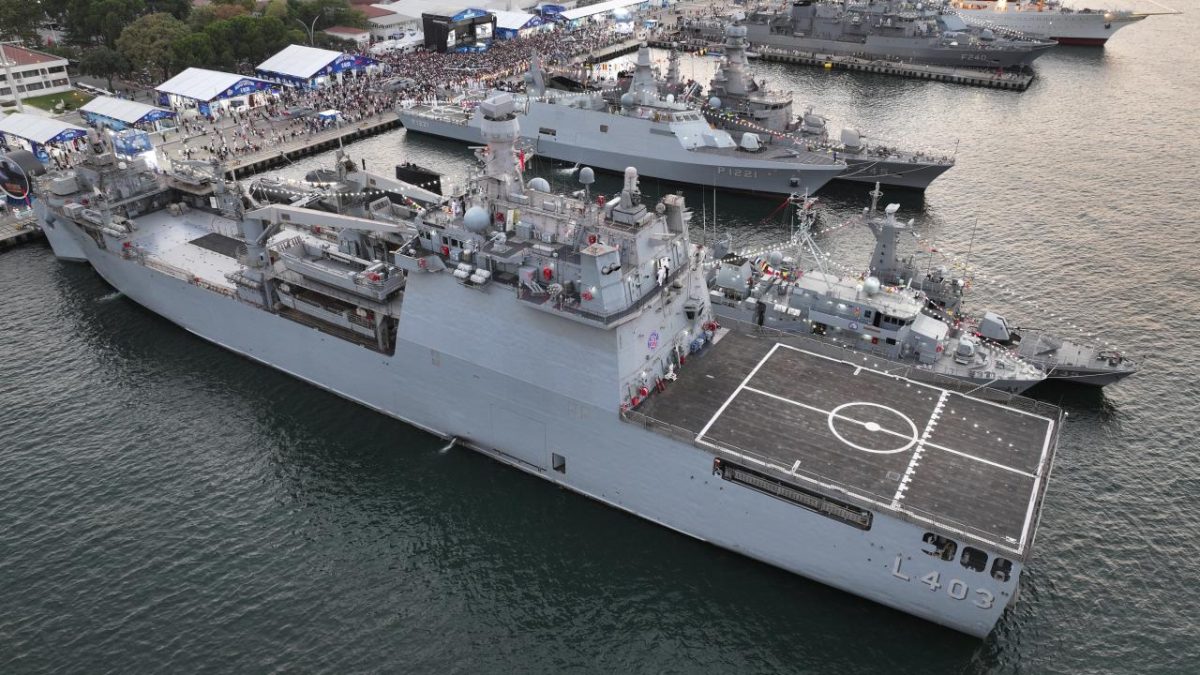 السفينة الحربية التركية TCG سانجاكار تواصل أداء مهامها بنجاح من العمليات العسكرية إلى الإغاثة الإنسانية