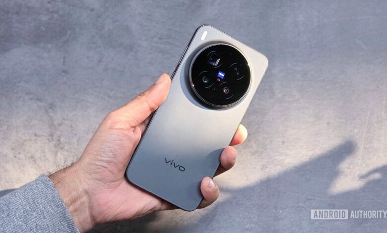 فيفو تكشف عن سلسلة X500 بمستشعر سوني بديناميكي 17 توقفًا وتصوير بطيء 4K