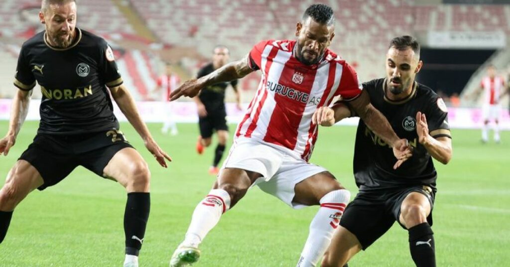 سيفاس سبور ومانيسا يتعادلان 2-2 في مباراة مثيرة بالدوري التركي