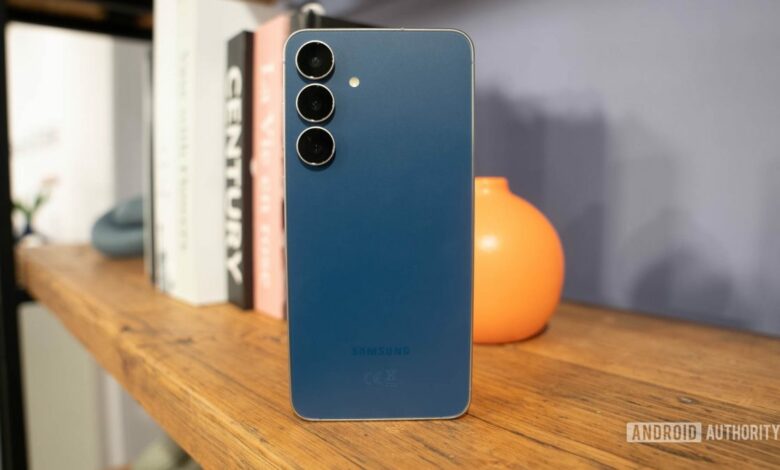 تسريب أغطية Galaxy S26 FE في متجر جنوب أفريقي يرجّح قرب الإعلان عنه