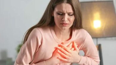 أمراض القلب لدى النساء بعد انقطاع الطمث: أعراض مختلفة وتشخيص متأخر يكلف الأرواح
