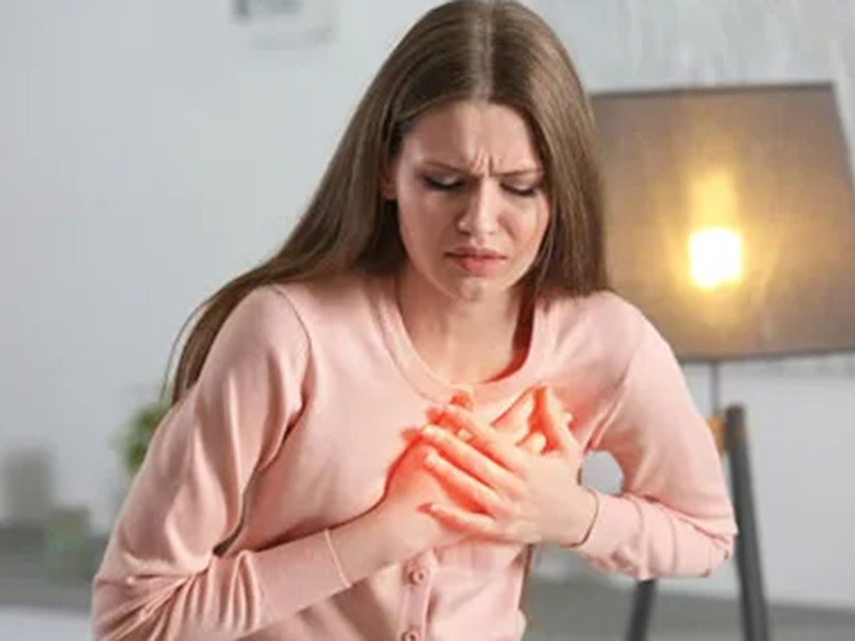 أمراض القلب لدى النساء بعد انقطاع الطمث: أعراض مختلفة وتشخيص متأخر يكلف الأرواح