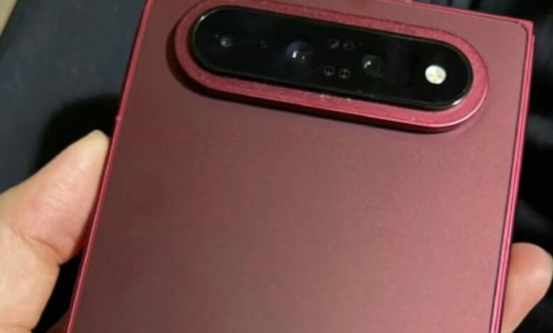 تسريب صور حقيقية لهاتف شاومي القابل للطي Xiaomi 18 Fold بحوزة الرئيس التنفيذي لي جون