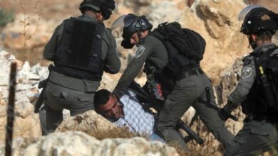 عاجل | إصابة فلسطينيين بينهما طفل برصاص إسرائيلي في الضفة الغربية