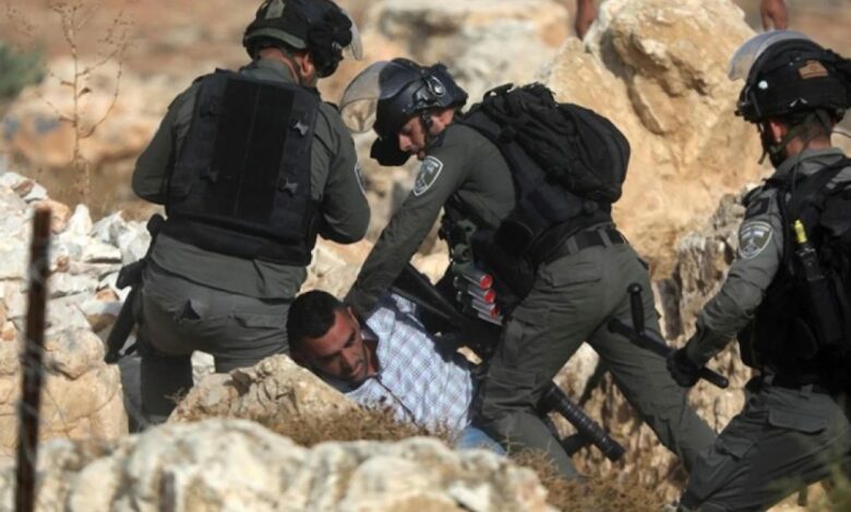 عاجل | إصابة فلسطينيين بينهما طفل برصاص إسرائيلي في الضفة الغربية