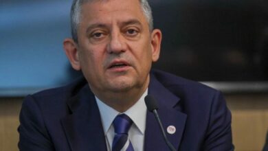 عاجل | أوزغور أوزيل يعد بدفع الدولة تأمينات ربات المنازل ليحصلن على التقاعد