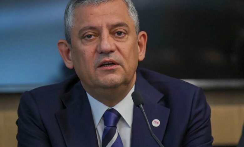 عاجل | أوزغور أوزيل يعد بدفع الدولة تأمينات ربات المنازل ليحصلن على التقاعد
