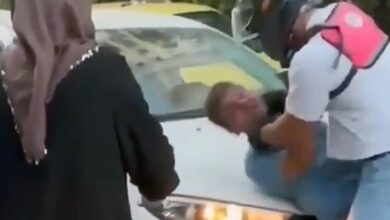 عاجل | عنف في شوارع أنطاليا: سائق دراجة توصيل يعتدي بالضرب على قائد سيارة