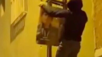 عاجل | ديار بكر التركية: اعتقال 4 أشخاص بتهمة تعليق ملصقات لعناصر تنظيم إرهابي