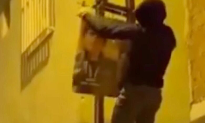 عاجل | ديار بكر التركية: اعتقال 4 أشخاص بتهمة تعليق ملصقات لعناصر تنظيم إرهابي