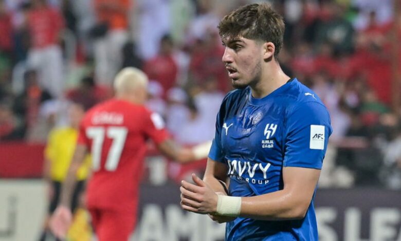 غلطة سراي يقترب من ضم يوسف أكتشيتش من الهلال بالإعارة مع خيار الشراء