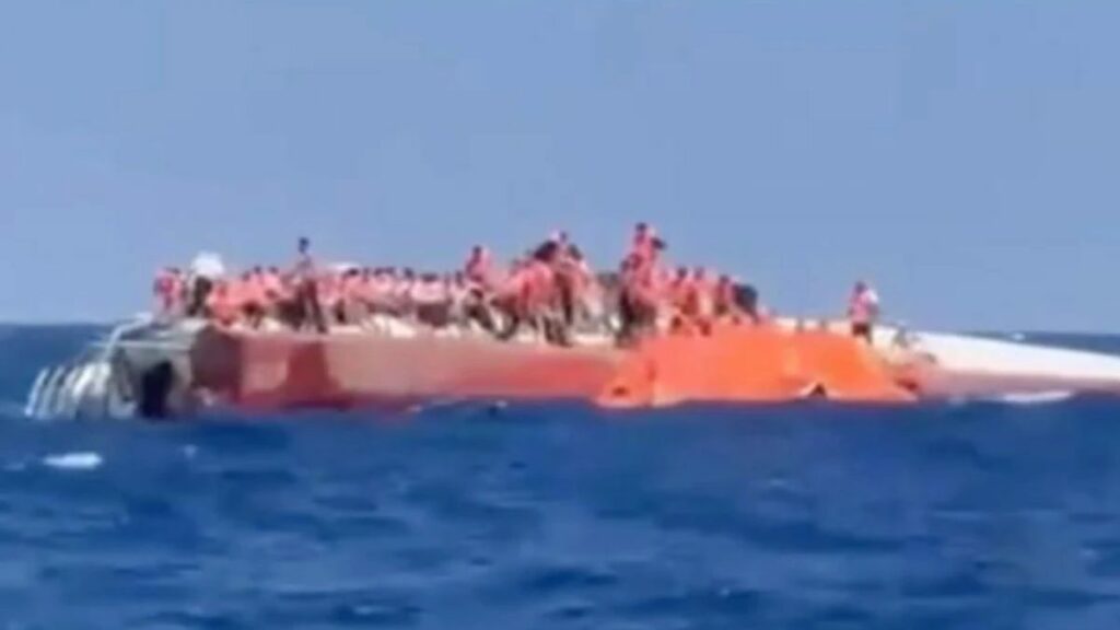 عاجل | اعتقال 8 بينهم قائد السفينة بعد غرق "فيلوجيت" قبالة غيرنة ومقتل 8 أشخاص وإنقاذ 242