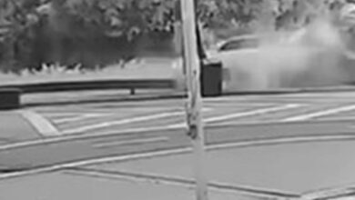 عاجل | بعد اصطدامها بعدة مركبات متوقفة.. كاميرات المراقبة توثق حادث مرور في كاديكوي