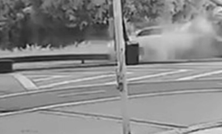 عاجل | بعد اصطدامها بعدة مركبات متوقفة.. كاميرات المراقبة توثق حادث مرور في كاديكوي